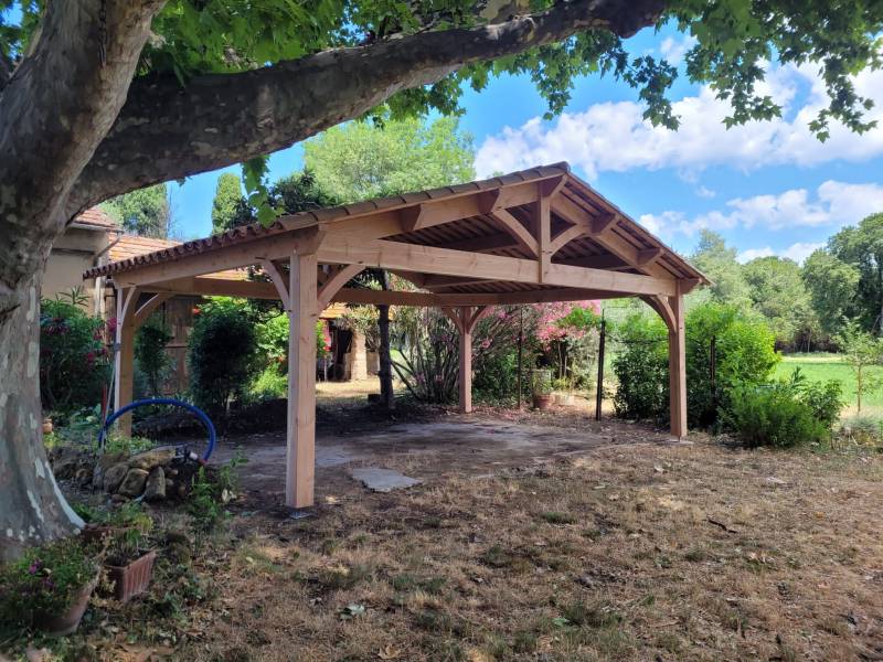 Charpentier pour abri de voiture en bois à Salon de Provence