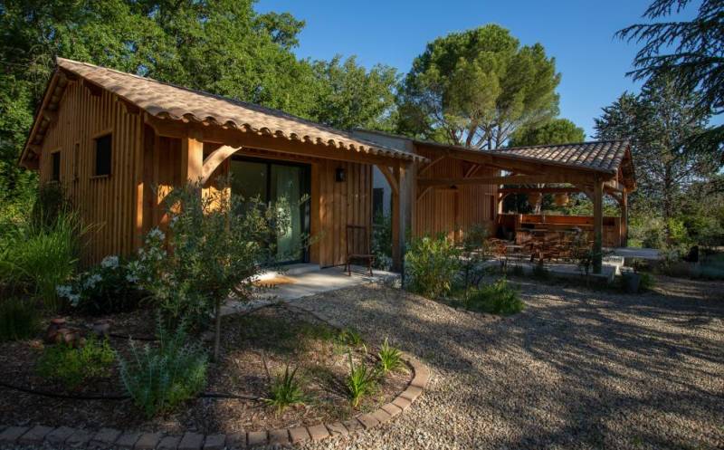 Charpentier pour fabrication d'un auvent en bois sur mesure à Aubagne et ses environs dans le 13