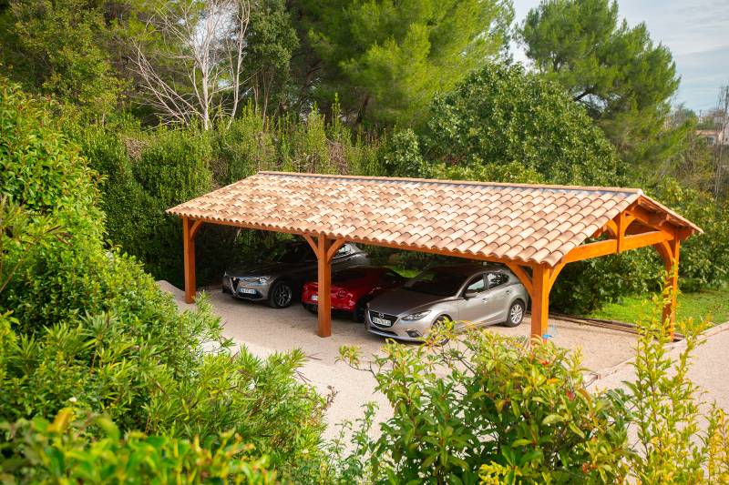 Artisan charpentier pour abri de voiture en bois à Aubagne et le 13