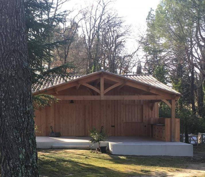 Entreprise de fabrication d'auvents en bois sur mesure et installation à Vitrolles dans le 13