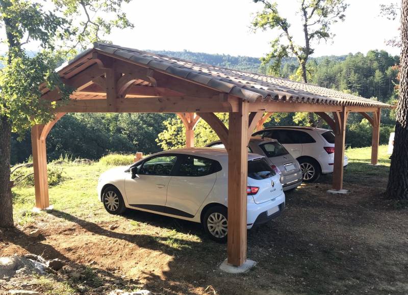 Charpentier pour abri de voiture en bois à Apt et ses environs dans le 84