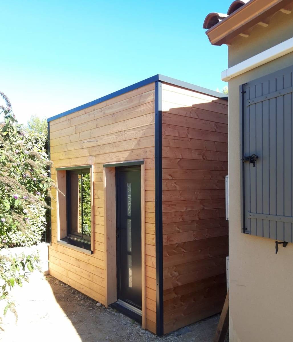 Atelier sur mesure avec ossature bois et bardage bois à Pertuis