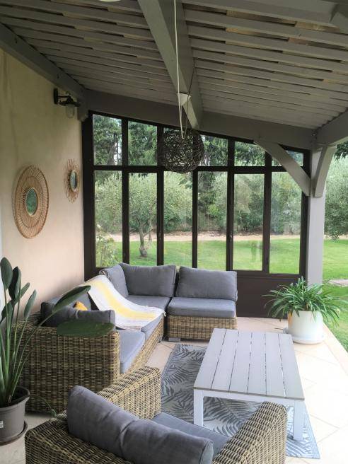Conception et installation d'un abri de terrasse sur mesure haut de gamme à Avignon dans le 84