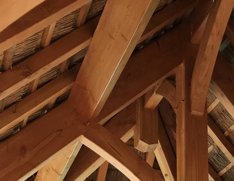 Fabrication et installation de charpente en bois traditionnelle pour une maison à Istres