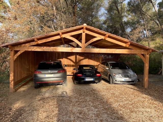 Installation de carport en bois sur mesure dans le Vaucluse