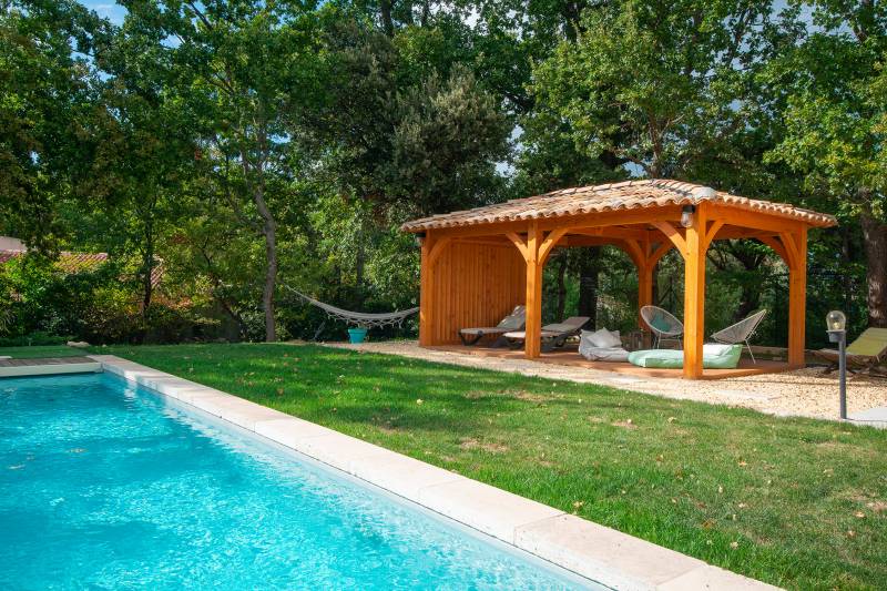 Fabricant de pool house en bois sur mesure proche d'Istres