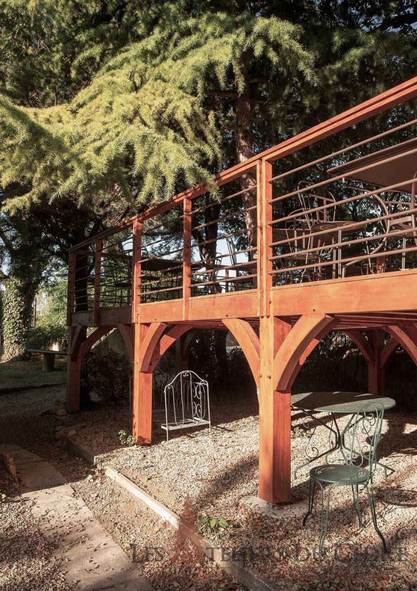 Construction d'une terrasse en bois sur mesure à Aix en Provence dans le 13