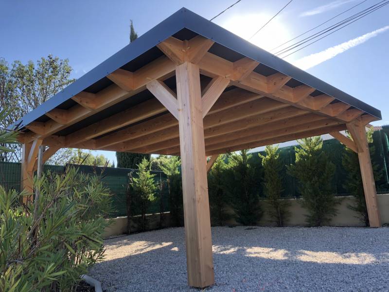 Fabricant de carport à toit plat en bois sur mesure près d'Aubagne
