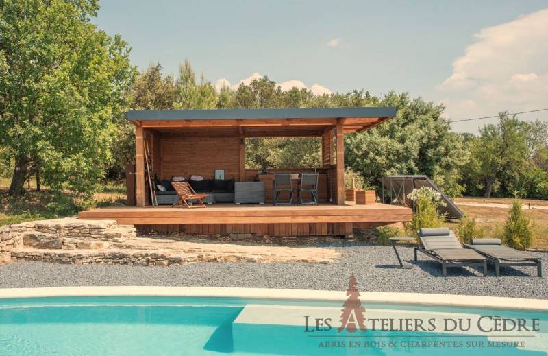 Construction de pool house en bois à Beaucaire avec toit plat réalisé sur mesure