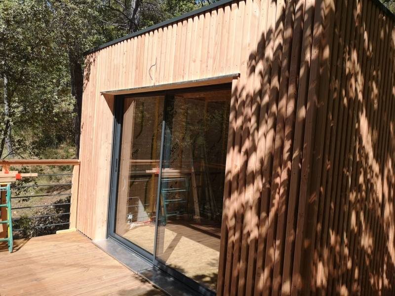Conception et pose d'abri en bois à Garons sur mesure -20m2