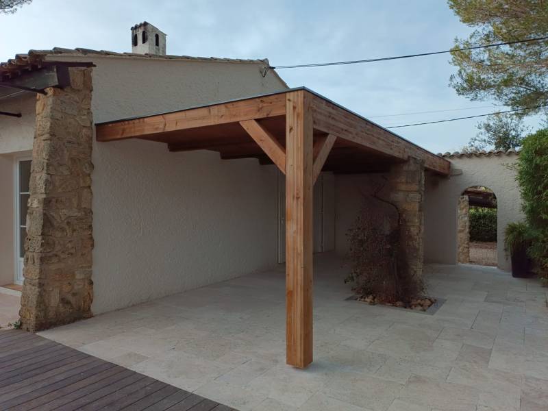 Pose d'une pergola en bois dans le 13