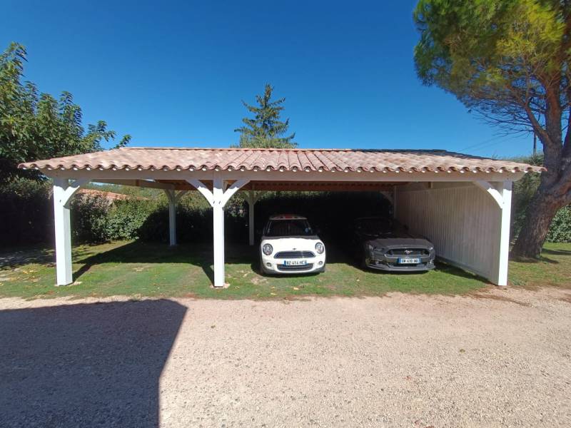 Fourniture et pose d'un abri 3 voitures à St Cannat (13), sur mesure