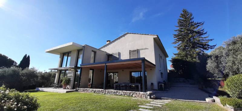 Devis gratuit pour connaître le prix d'une pergola en bois sur mesure avec pose à Marignane 13700