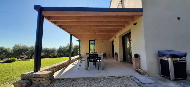 Fabricant de vérandas en bois sur mesure près de Vitrolles 13127