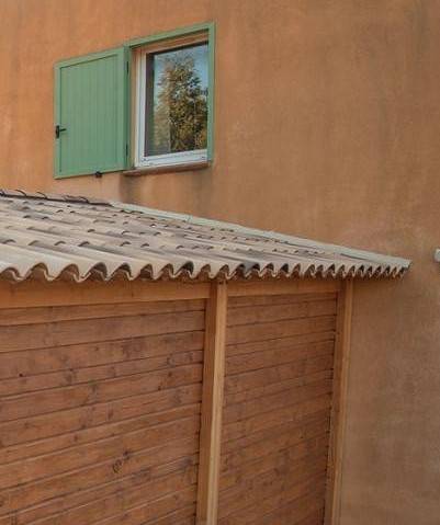 Commander un abri en bois adossé à un mur près de La Ciotat 