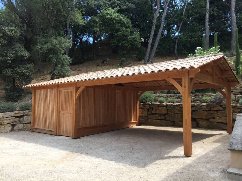 Installation d'un grand abri de jardin avec terrasse couverte à Aubagne dans le 13