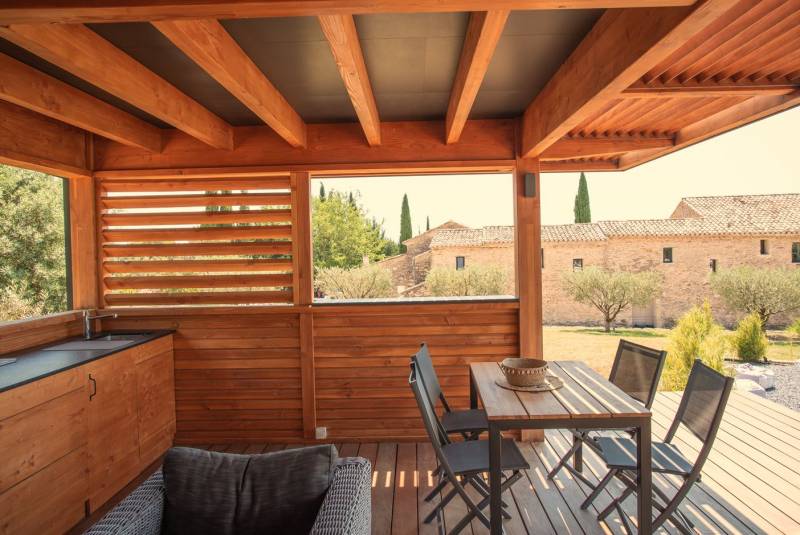 Charpentier pour fabrication d'un auvent sur mesure en bois dans les Bouches du Rhône