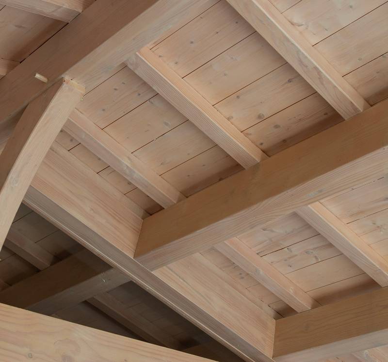 Artisan charpentier pour rénovation de charpente à Marignane dans le 13