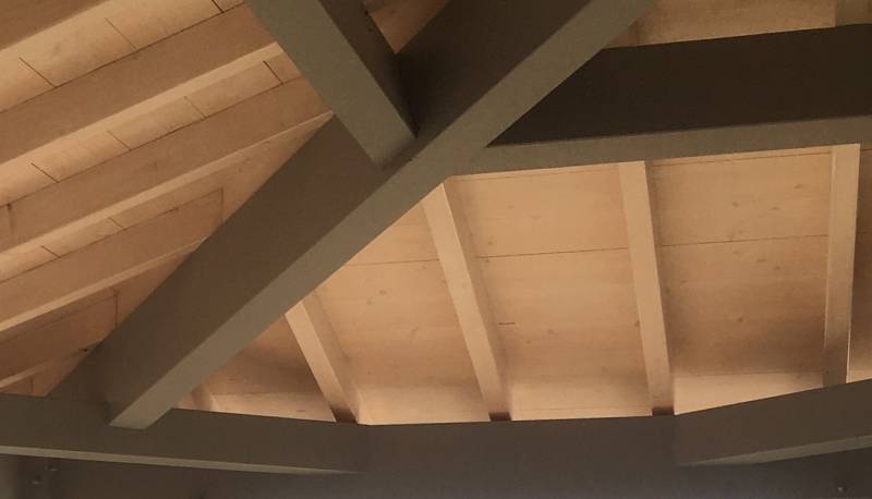 Charpente bois bicolore réalisée par Les Ateliers du Cèdre 