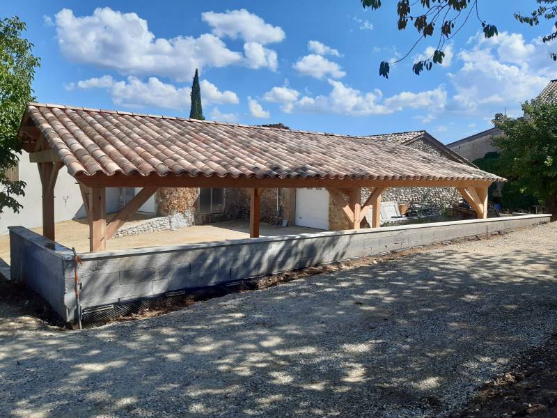 Charpentier pour abri de voiture en bois à Cavaillon et ses environs dans le 84