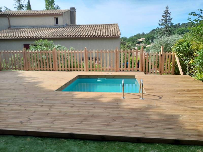 Fabrication d’une paillote sur mesure près de La Ciotat pour y aménager un coin SPA