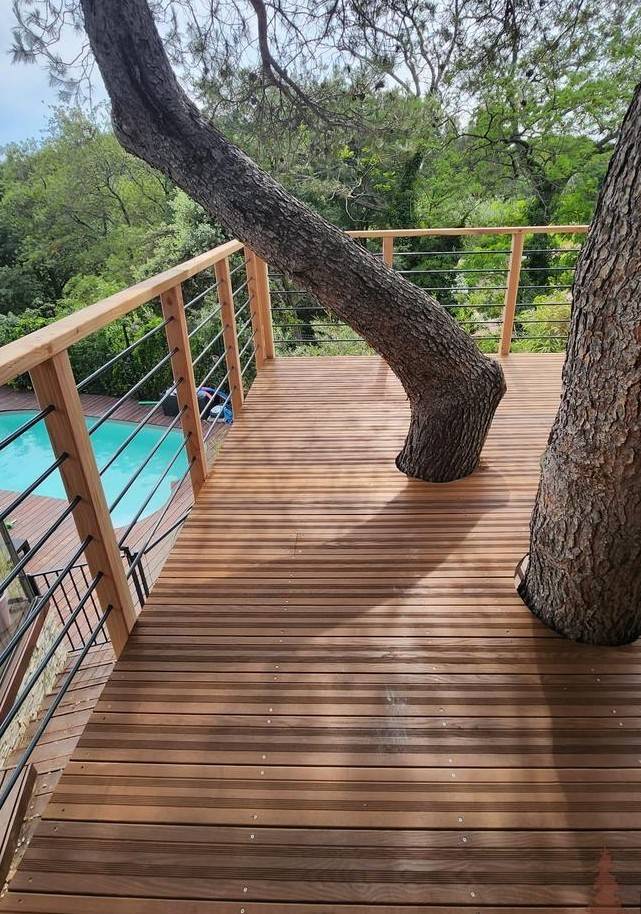 Installation d'une terrasse sur pilotis à Arles
